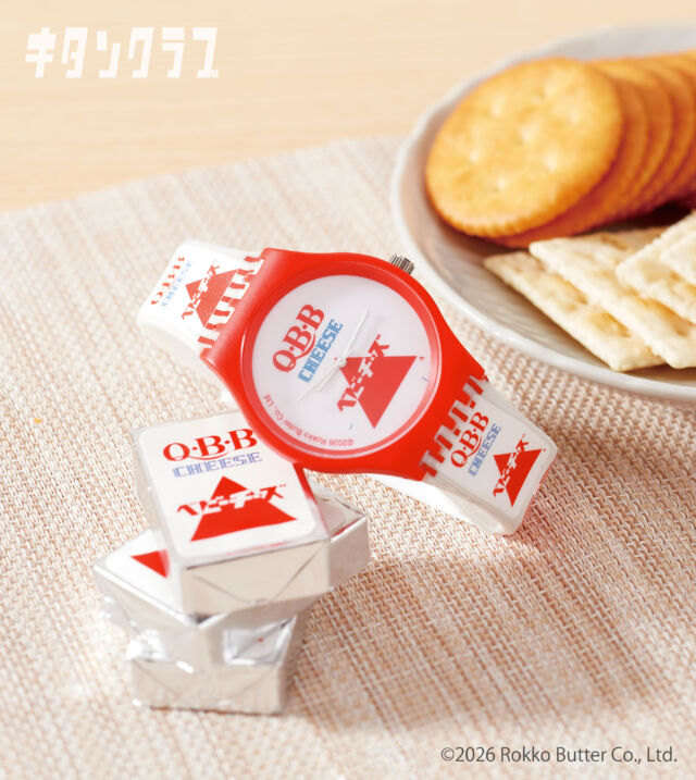.
／
📢本日より順次発売
＼

🧀ぐるっと一周、
#QBBベビーチーズ。

どこから見ても、
あの長～いパッケージ。

思わず腕を見せたくなる「#CAPWATCH QBBベビーチーズ」は
本日より全国のカプセルトイ売場にて順次発売✨

https://kitan.jp/products/capwatch_qbb/

🧀 #QBB Baby Cheese, now wrapped all the way around your wrist!

From every angle, it looks just like the iconic long package. ⌚✨ You’ll want to show off this playful, unexpected watch!

【#CAPWATCH QBB Baby Cheese】is rolling out at capsule toy machines across Japan from today!

#カプセルトイ #ガチャガチャ #ガチャ #カプトイ
#QBB #QBBBabyCheese #CapsuleToy #Gachapon #Gacha #Wristwatch #KitanClub #JapaneseSnacks