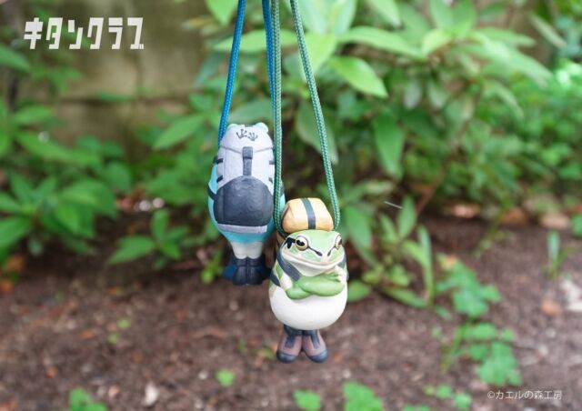 .
＼📢本日より／

大きなリュックを背負って、
登山靴を履いたカエルたち🐸🎒

【カエルの森工房 #無事カエルストラップ アースカラー】は本日より順次再販開始🏔

カバンなどに付けて、
いつでも一緒におでかけできます🎶

https://kitan.jp/products/forest_buzikaeru2/

#カプセルトイ #ガチャガチャ #ガチャ #カプトイ